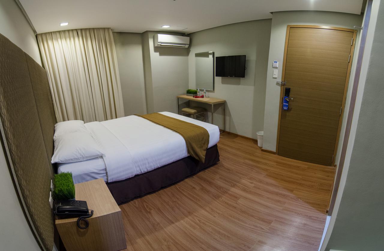 Madison Hotel Phl Iloilo City Exterior photo